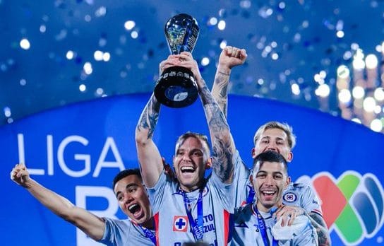Cruz Azul vence a Pumas y se lleva la décima