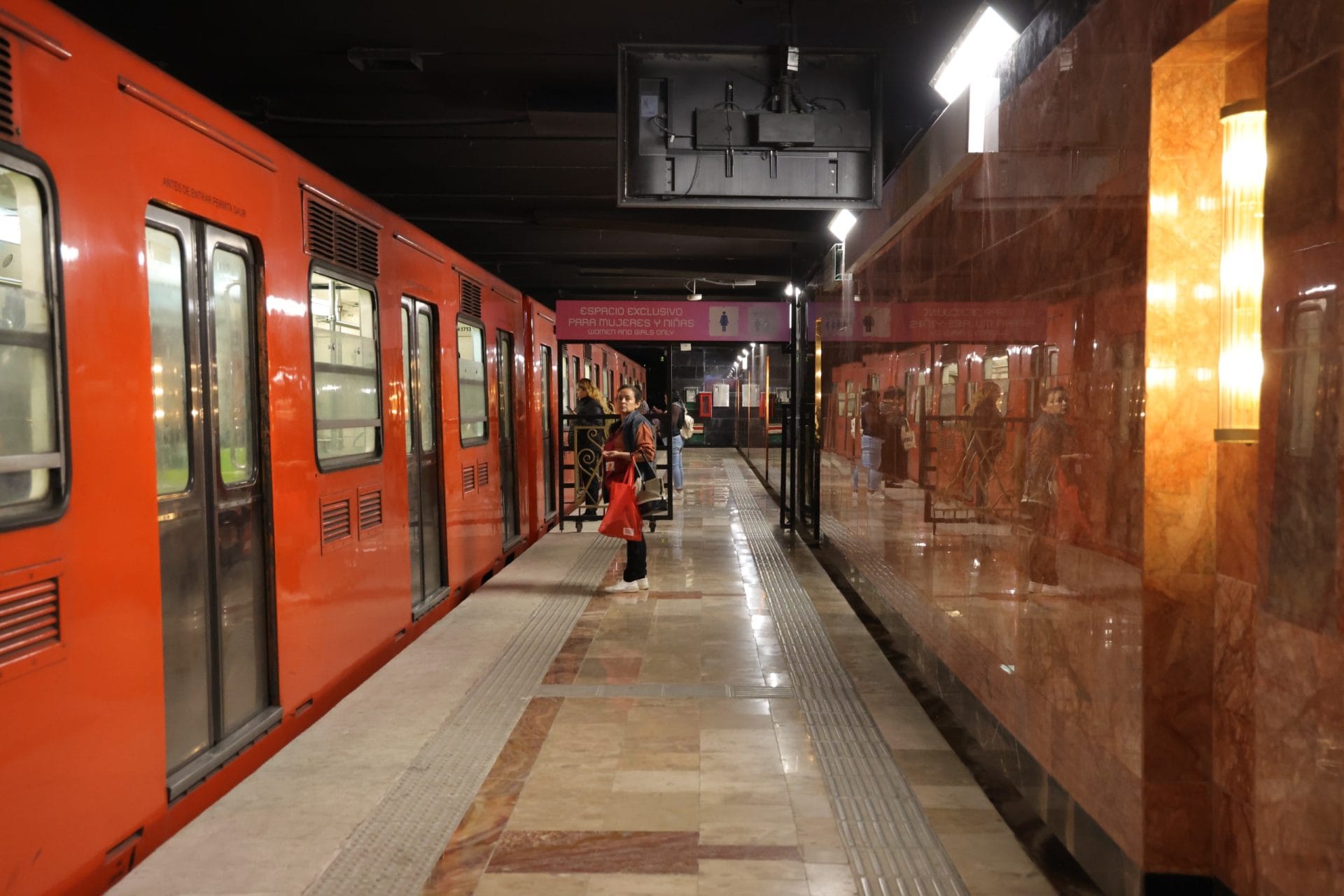 Concluye remodelación de Línea 2 del metro